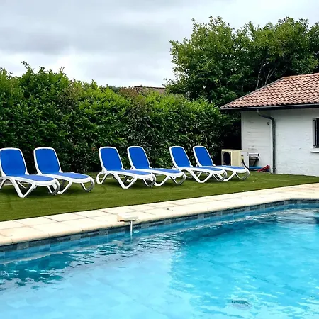 Vila Spacieuse A Sainte-eulalie-en-born, Terrasse, Piscine Privee *