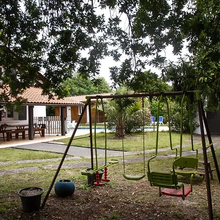 Vila Spacieuse A Sainte-eulalie-en-born, Terrasse, Piscine Privee