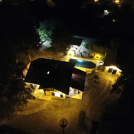 Vila Spacieuse A Sainte-eulalie-en-born, Terrasse, Piscine Privee